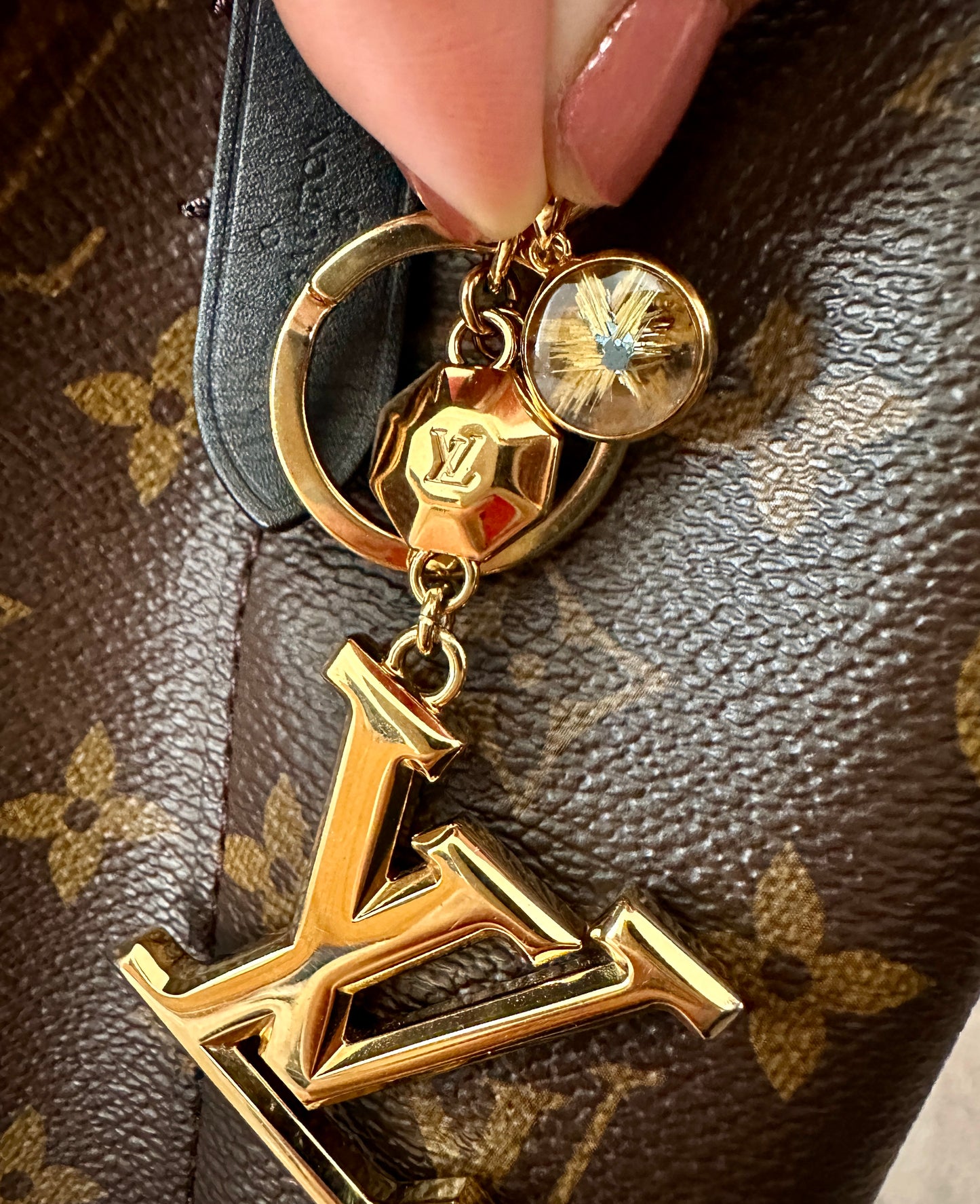 High-Grade Novo Horizonte Gold Star Rutile Pendant with S925 Gold-Plated Setting
