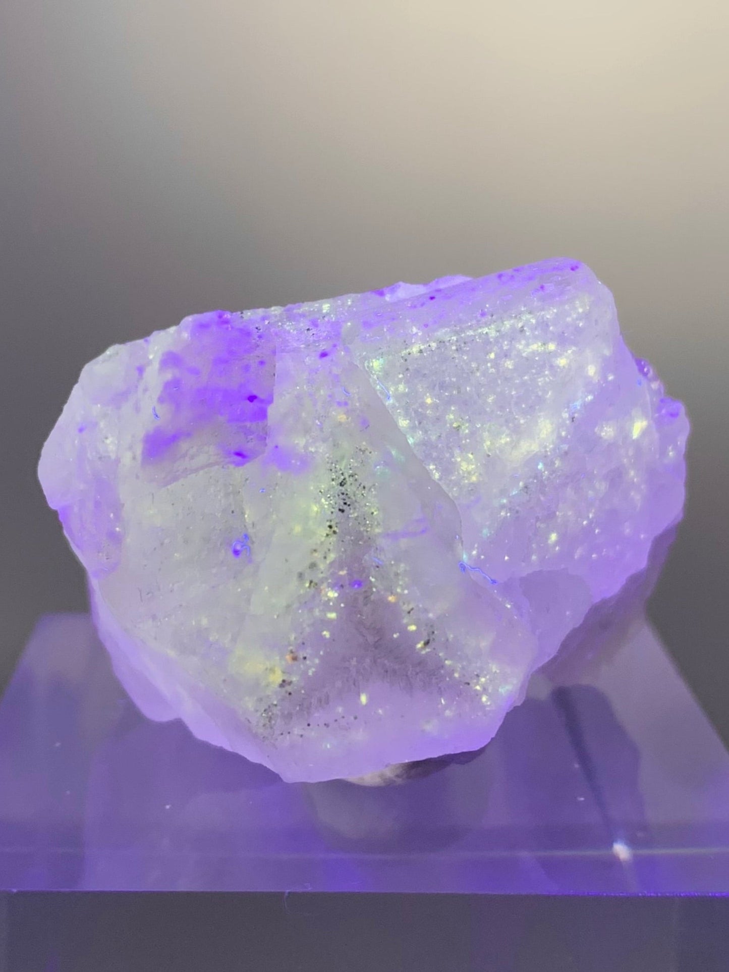 Super UV-Reactive Galaxy Fluorite