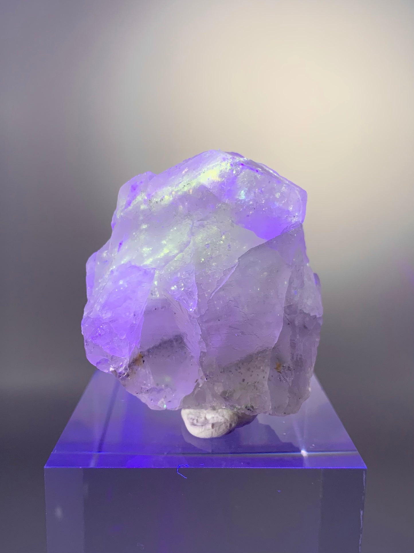 Super UV-Reactive Galaxy Fluorite