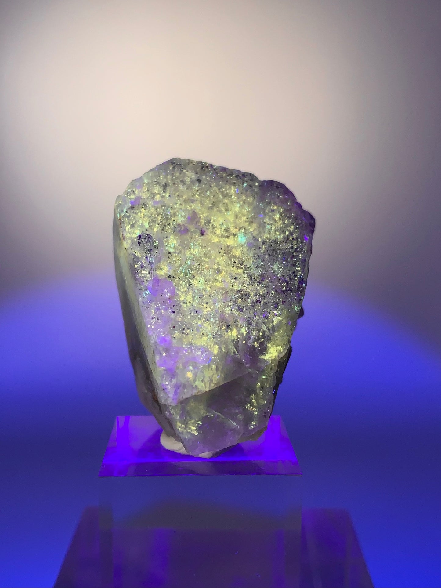 Super UV-Reactive Galaxy Fluorite
