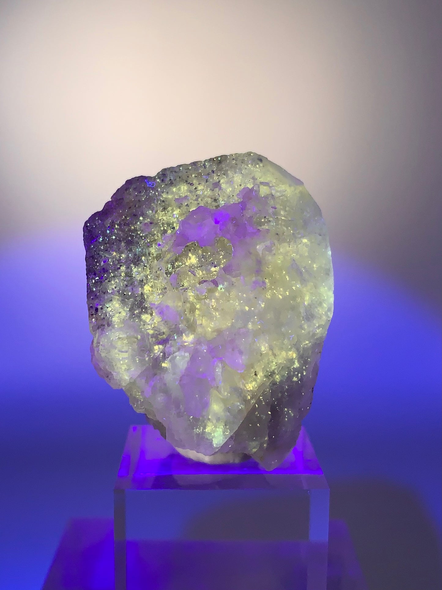 Super UV-Reactive Galaxy Fluorite