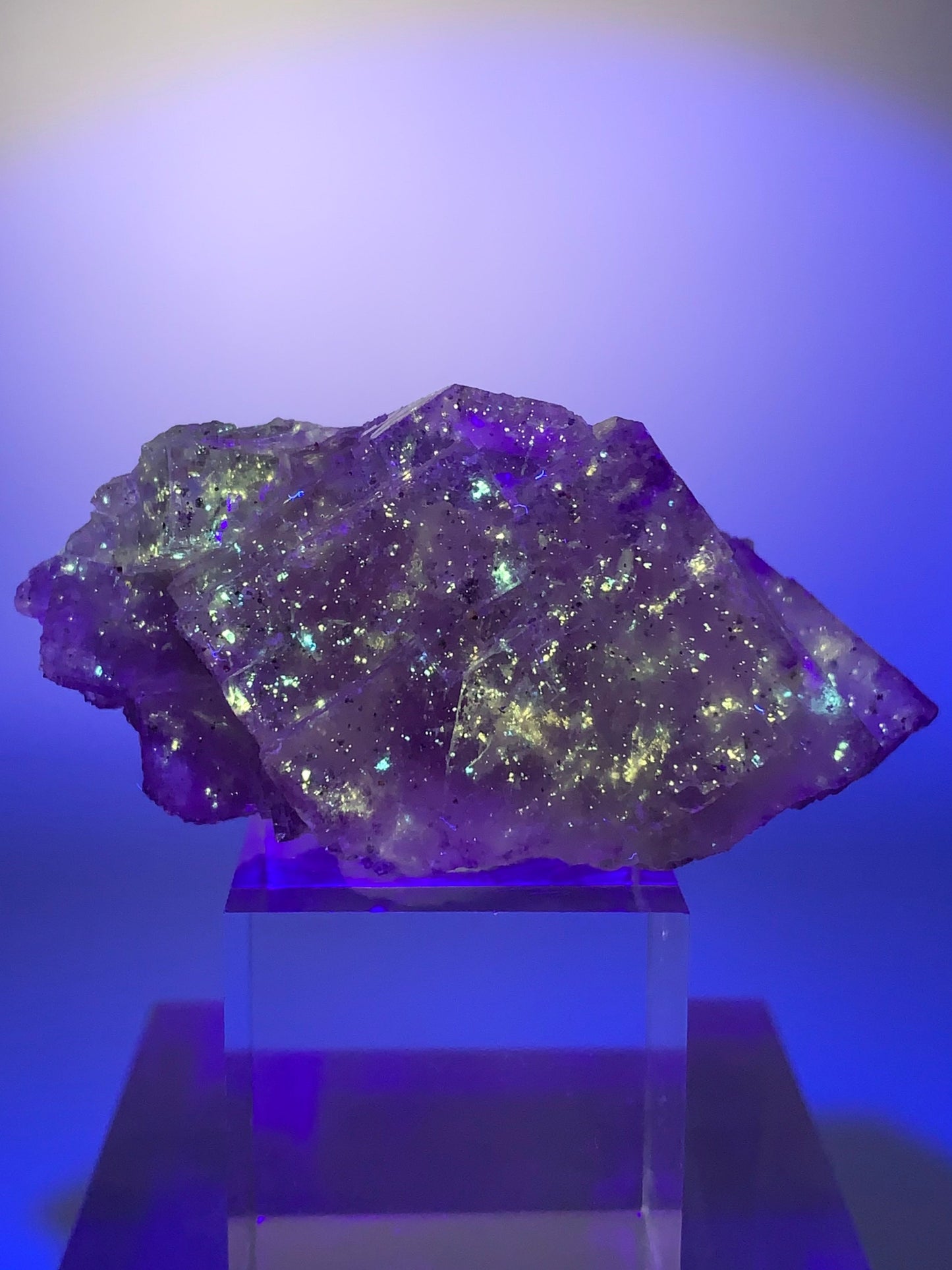 Super UV-Reactive Galaxy Fluorite