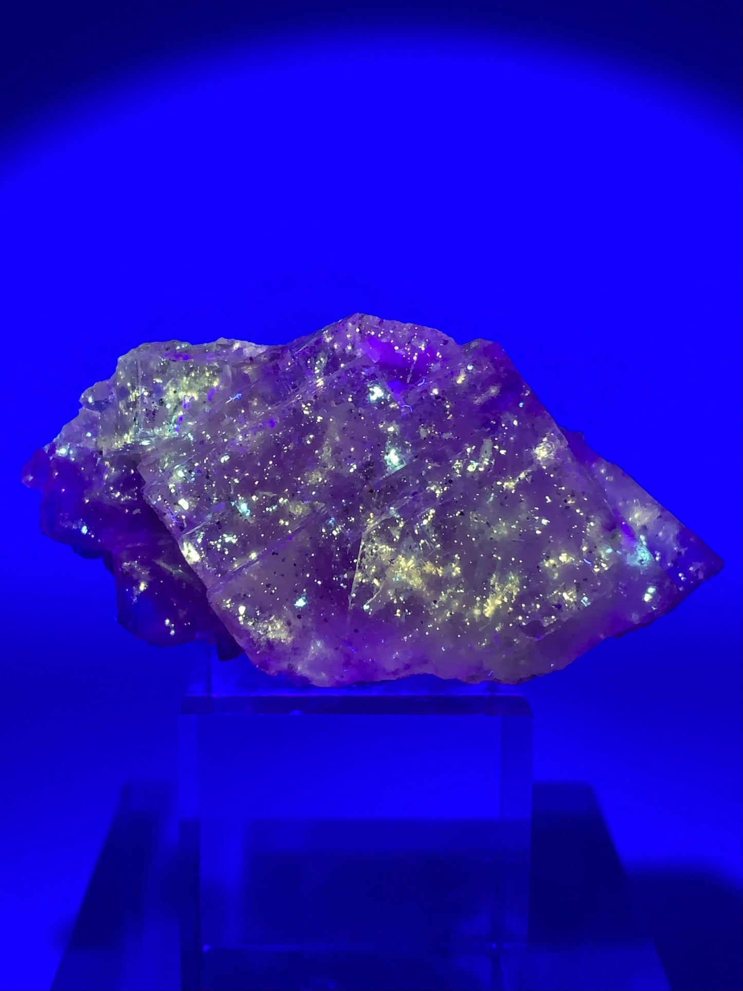 Super UV-Reactive Galaxy Fluorite