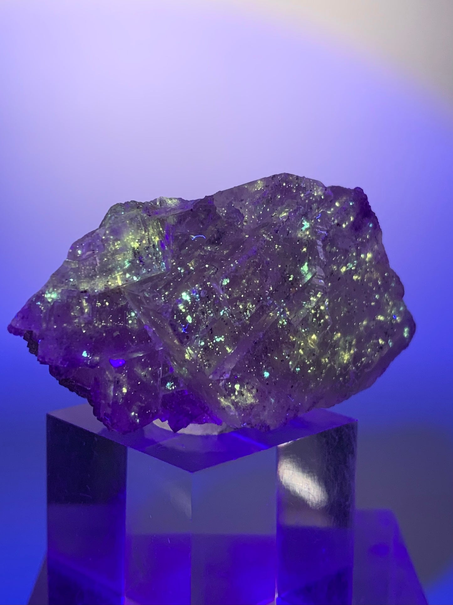 Super UV-Reactive Galaxy Fluorite