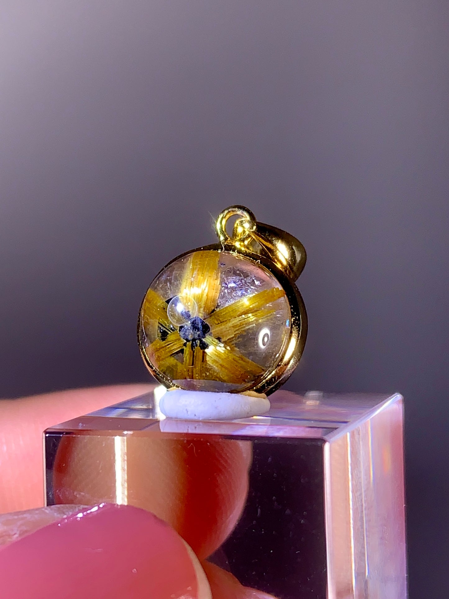 High-Grade Novo Horizonte Gold Star Rutile Pendant with S925 Gold-Plated Setting