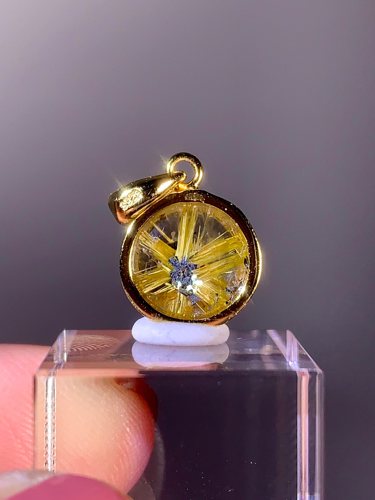 High-Grade Novo Horizonte Gold Star Rutile Pendant with S925 Gold-Plated Setting