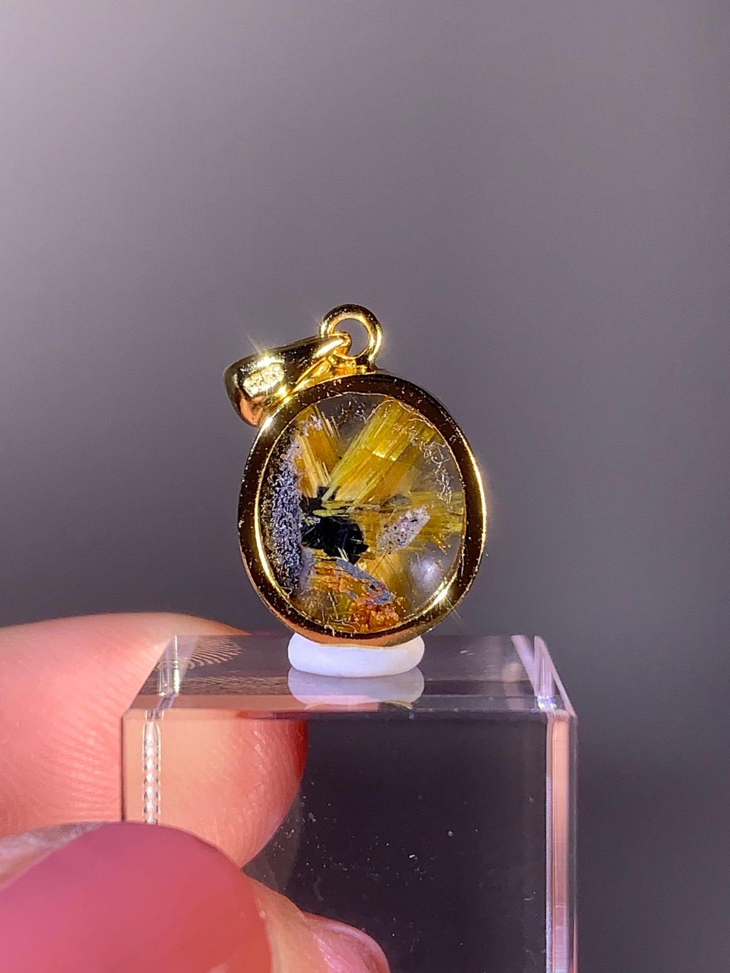 High-Grade Novo Horizonte Gold Star Rutile Pendant with S925 Gold-Plated Setting