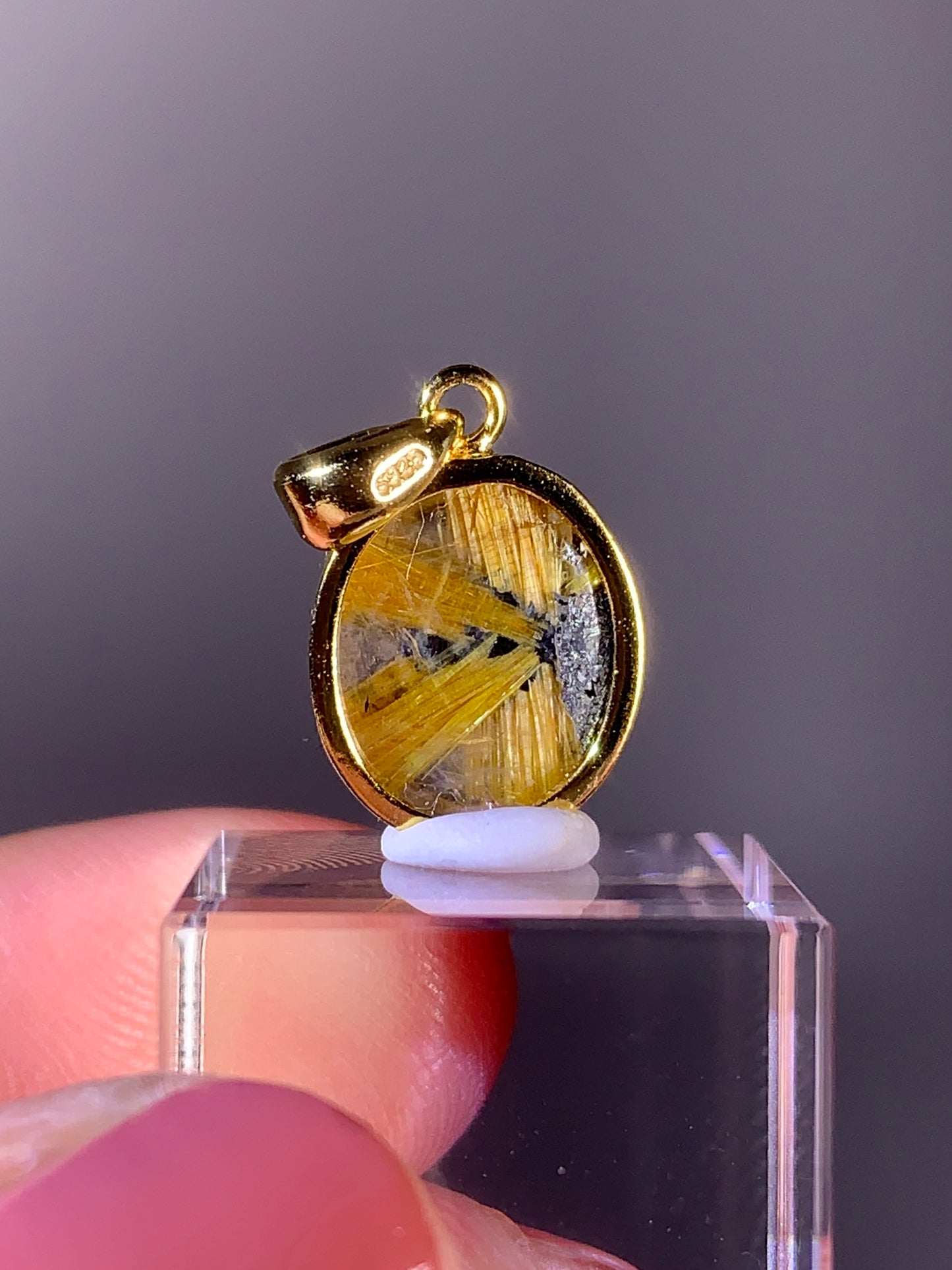 High-Grade Novo Horizonte Gold Star Rutile Pendant with S925 Gold-Plated Setting