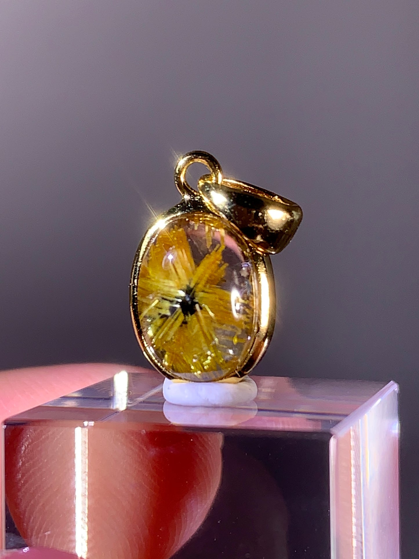 High-Grade Novo Horizonte Gold Star Rutile Pendant with S925 Gold-Plated Setting
