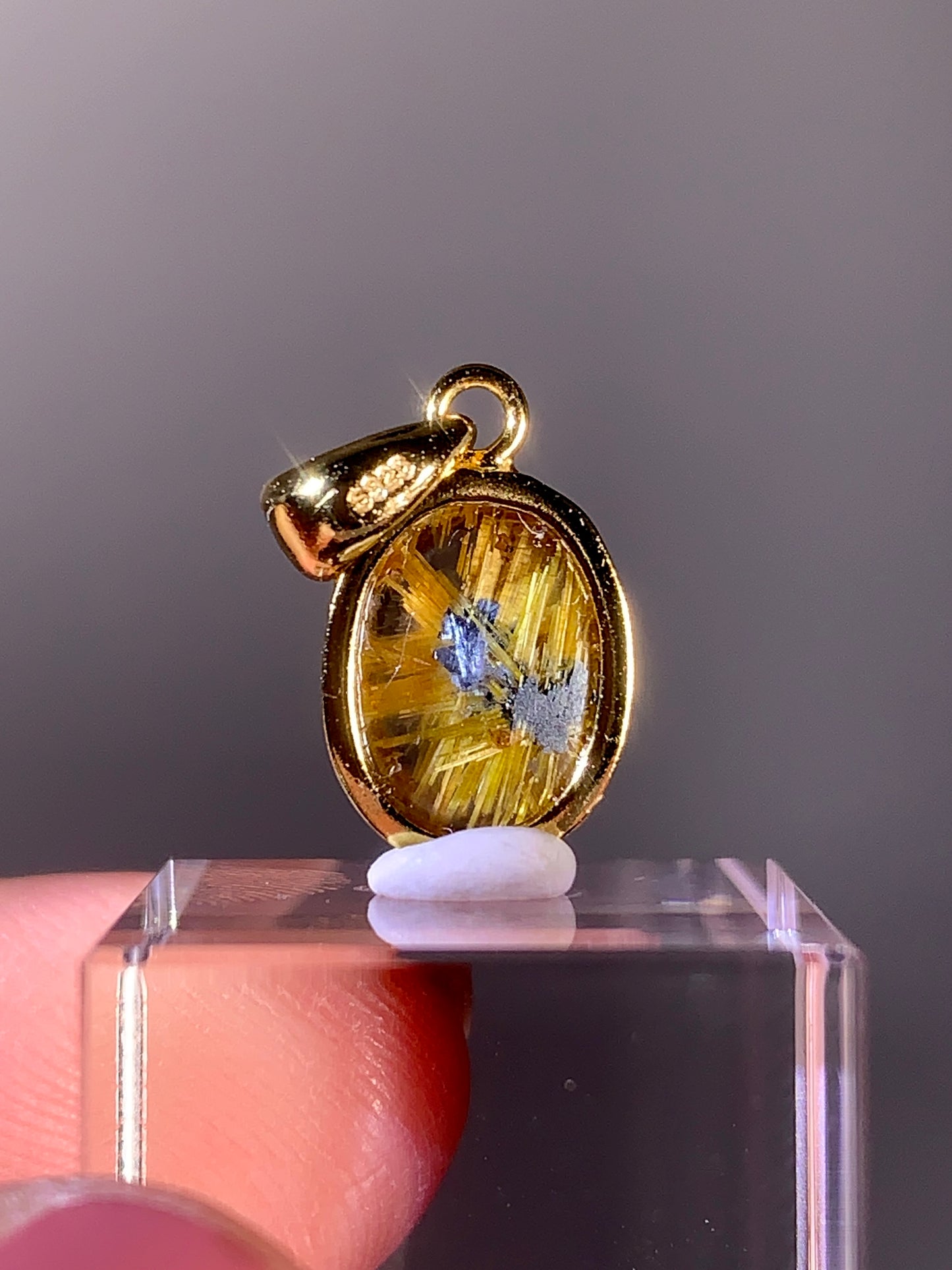 High-Grade Novo Horizonte Gold Star Rutile Pendant with S925 Gold-Plated Setting